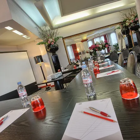 Hotell Trianon Rive Gauche 4*