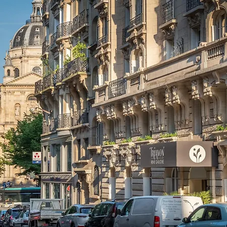 تريانون ريف جوش فندق 4*