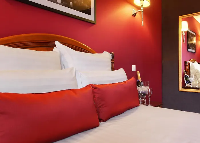 Hotel Trianon Rive Gauche 4*