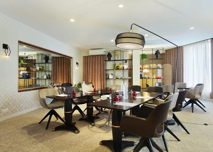 Hotel Trianon Rive Gauche 4*