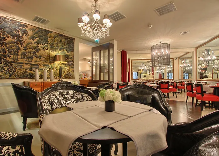 Trianon Rive Gauche 4* פריז