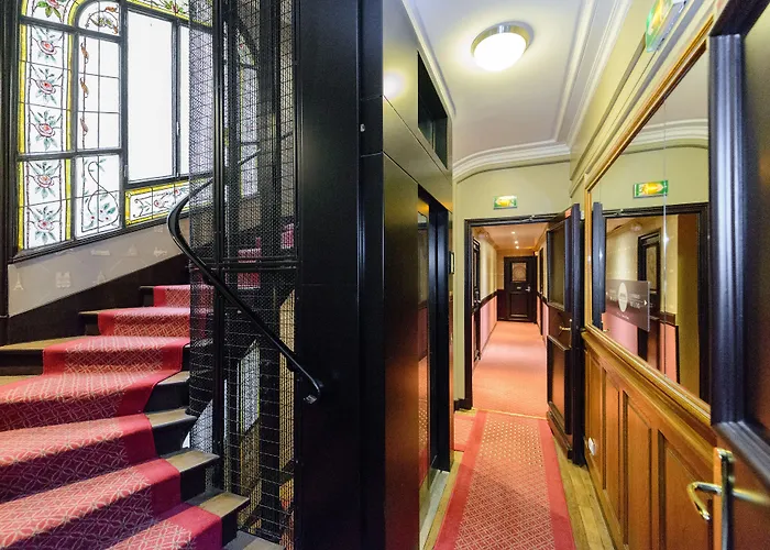 Trianon Rive Gauche מלון 4*